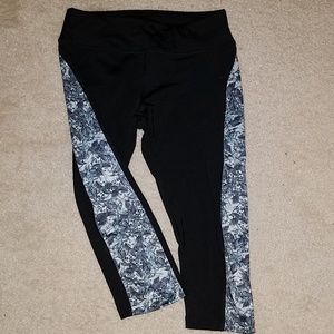 Lularoe Jade work out capris with bird pattern